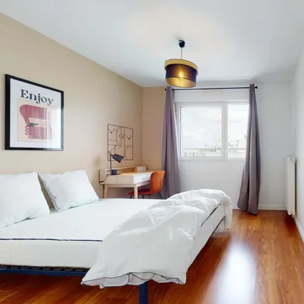 Rent this 5 bed room on 20 Rue de Metz in 92000 Nanterre, France