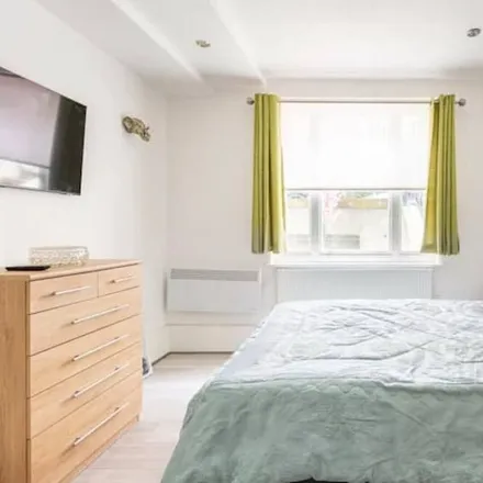 Rent this 1 bed apartment on London in SE1 6HG, United Kingdom