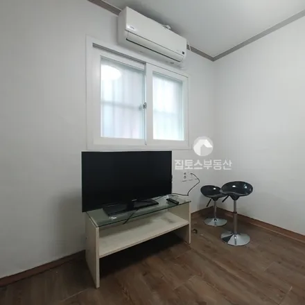 Rent this studio apartment on 서울특별시 마포구 성산동 140-19