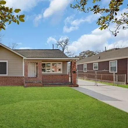 Rent this 3 bed house on 3468 Seabrook Street in South Lawn, Houston