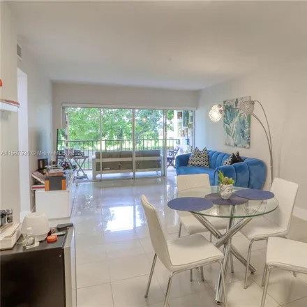 Image 3 - 9170 Fontainebleau Boulevard - Condo for rent