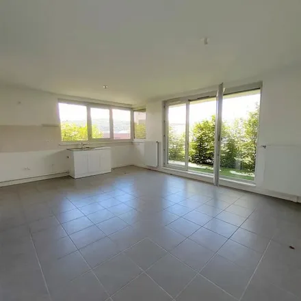Rent this 3 bed apartment on 20 Avenue Auguste Ferrier in 38130 Échirolles, France