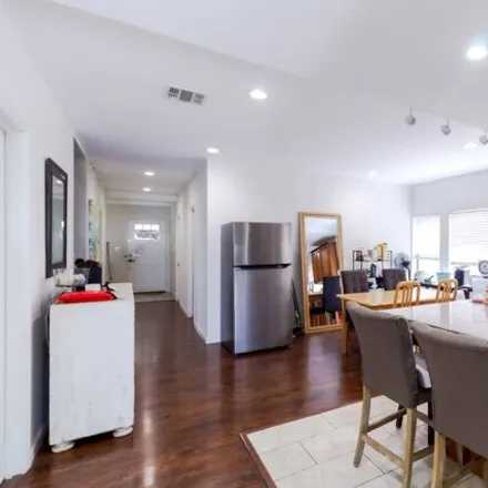 Image 7 - 2019 West 27th Street, Los Angeles, CA 90018, USA - House for sale
