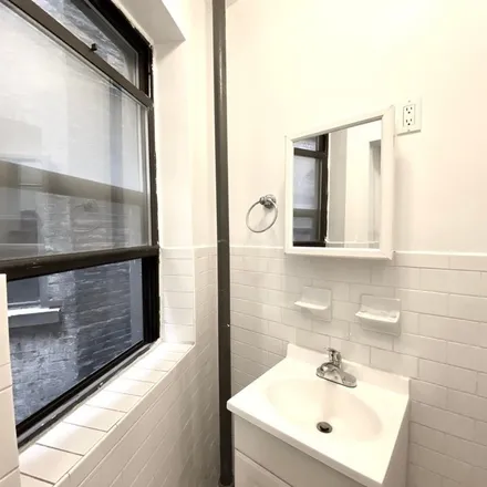 Image 5 - 122 MacDougal Street, New York, NY 10012, USA - Apartment for rent