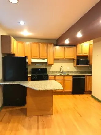 Image 5 - 4014 South Drexel Boulevard, Chicago, IL 60653, USA - Condo for rent