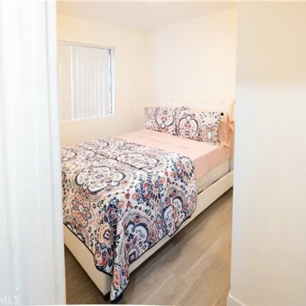 Image 8 - 4425 Maplewood Avenue, Los Angeles, CA 90004, USA - House for sale
