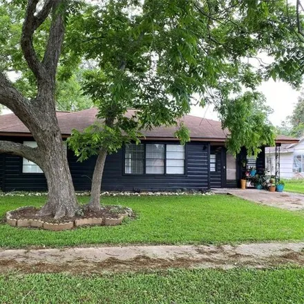 Rent this 3 bed house on 166 South Mattson Street in West Columbia, TX 77486