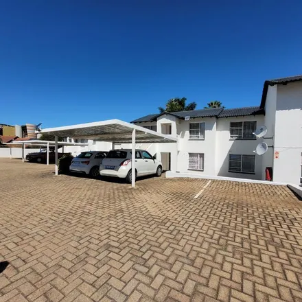 Image 2 - Checkers Hyper, Constantia Drive, Floracliffe, Roodepoort, 1709, South Africa - Apartment for rent