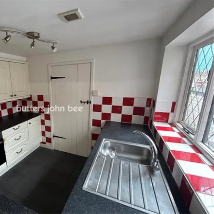 Image 4 - St Peter, Hall O'Shaw Street, Crewe, CW1 4AE, United Kingdom - Townhouse for rent