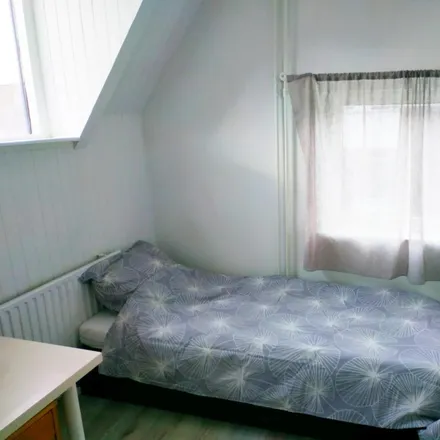 Rent this 5 bed room on Ottergracht 22 in 3064 LN Rotterdam, Netherlands