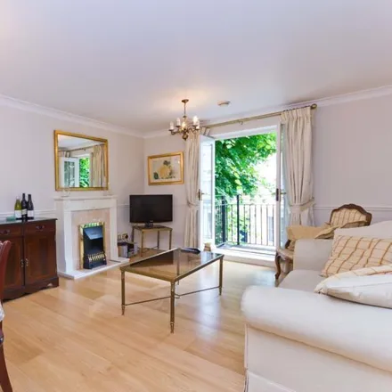 Rent this 2 bed apartment on Oakeford House in 72 Russell Road, London