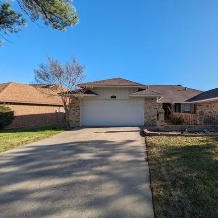 Image 2 - 3640 Country Club Drive West, Irving, TX 75038, USA - House for rent