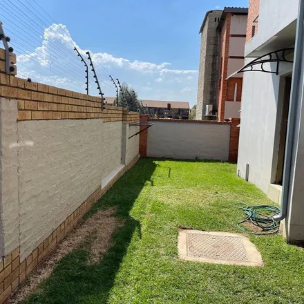 Rent this 3 bed apartment on Elizabeth Drive in Hilton Gardens, uMgeni Local Municipality