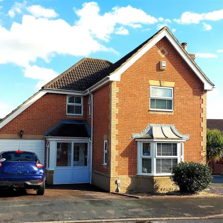 Rent this 4 bed house on Boniface Close in Stone Cross, BN24 5FG