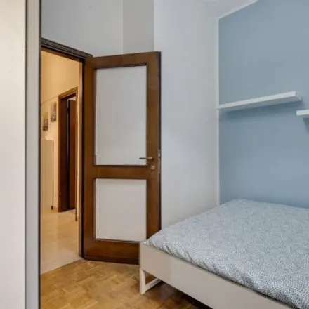 Rent this 3 bed room on Liceo classico Giovanni Berchet in Via della Commenda, 20122 Milan MI