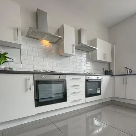Rent this 9 bed townhouse on Botanic Road in Liverpool, L7 5PY