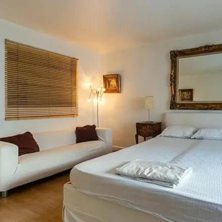 Image 2 - 38 Avenue Marceau, 75008 Paris, France - Apartment for rent