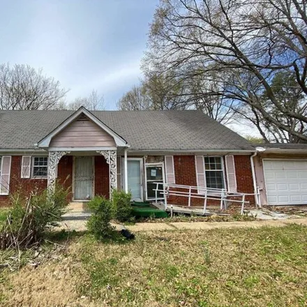 Buy this 3 bed house on 2817 Spring Hill Drive in Memphis, TN 38127