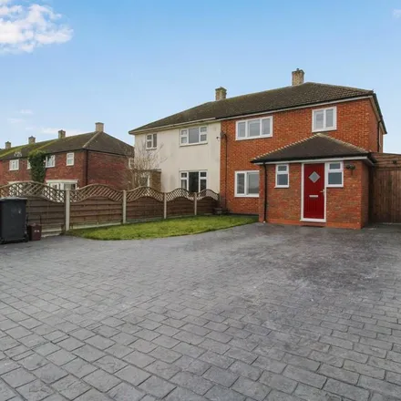 Rent this 3 bed duplex on 19 Kingswood Avenue in Great Wymondley, SG4 0PA