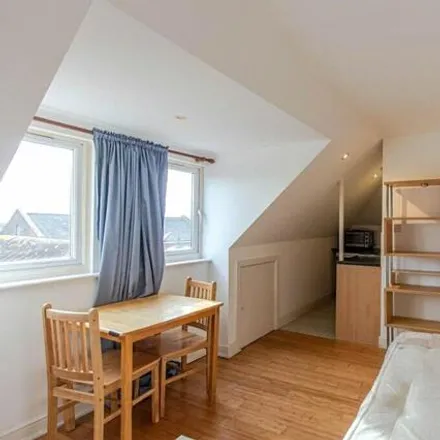 Image 2 - Emanuel Avenue, London, W3 6NW, United Kingdom - Apartment for rent