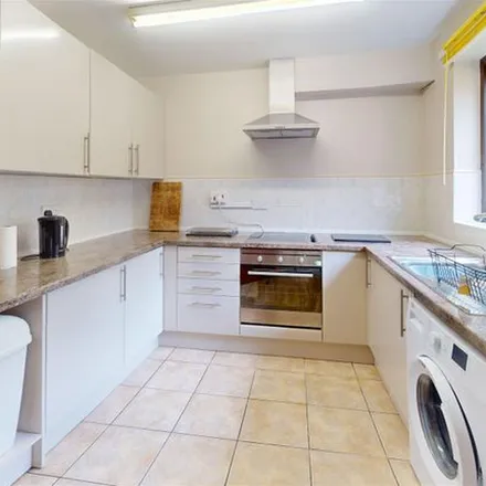 Rent this 2 bed apartment on 9 Tudor Close in Oxford, OX4 4ER