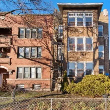 Rent this 4 bed apartment on 1256 West North Shore Avenue in Chicago, IL 60626