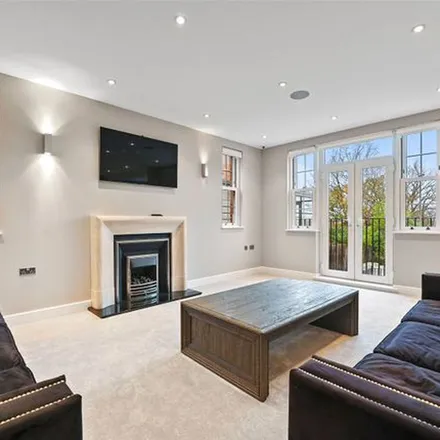 Rent this 5 bed apartment on 233 Manor Road in London, IG7 6HL