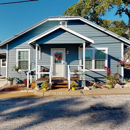 Buy this 1 bed house on 739 East Richmond Street in Giddings, TX 78942