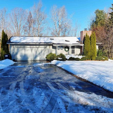 Rent this 3 bed house on E Avondale Ln in Traverse City, MI