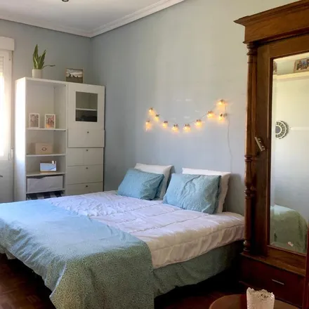 Rent this 1 bed room on Madrid in Calle de Costa Rica, 28
