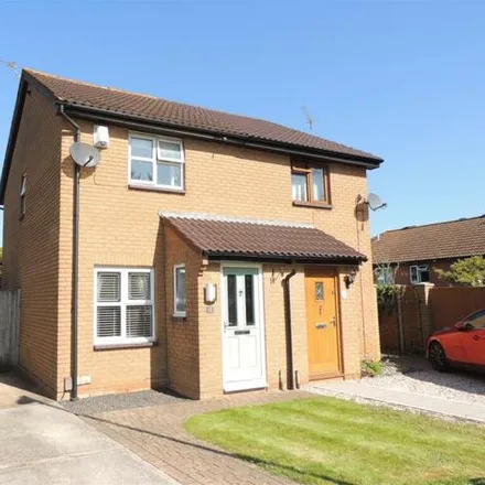 Buy this 2 bed duplex on Auburn Avenue in Oldland Common, BS30 9YU