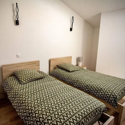 Rent this 2 bed apartment on Montfavet in Chemin de la Gare, 84000 Avignon