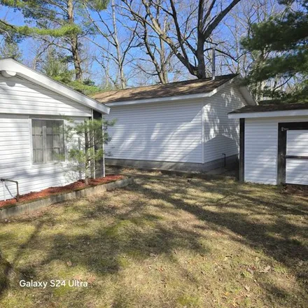 Image 3 - 625 Cedar Avenue, Prudenville, Denton Township, MI 48651, USA - House for sale