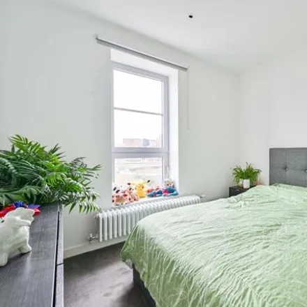 Image 4 - Rendel House, Union Slip, London, E14 0XG, United Kingdom - Apartment for sale