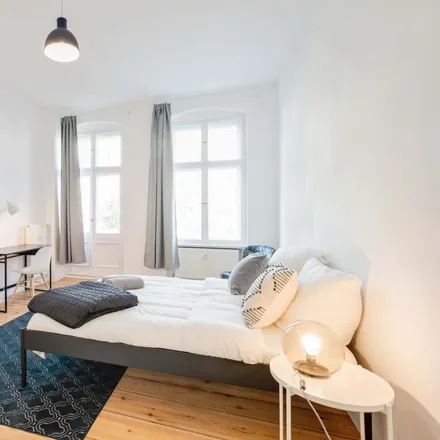 Rent this 3 bed room on Jane-Addams-Schule - Oberstufenzentrum Sozialwesen in Straßmannstraße, 10249 Berlin