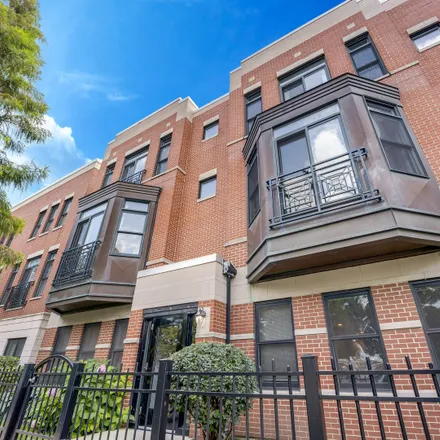 Rent this 2 bed condo on 933 West 14th Place in Chicago, IL 60607