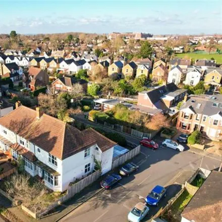 Image 2 - Bowes Road, Walton-on-Thames, KT12 3HT, United Kingdom - Duplex for sale