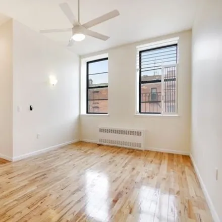 Image 2 - 597 Grand Avenue, New York, NY 11238, USA - House for rent