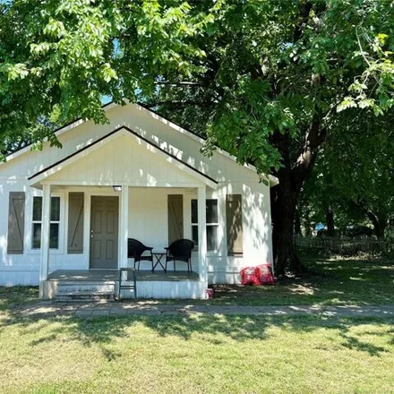 Buy this 2 bed house on 401 N 10th Ave in Durant, Oklahoma