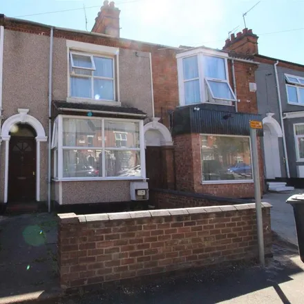 Rent this 3 bed townhouse on Murray Road in Rugby, CV21 3JT