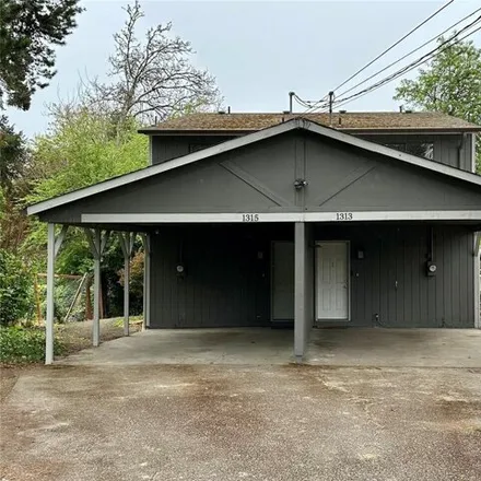 Buy this studio house on 1313 10th Avenue Southeast in Olympia, WA 98501
