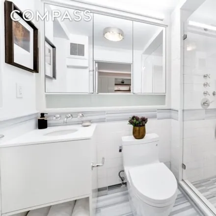 Image 7 - 5 East 67th Street, New York, NY 10065, USA - Apartment for sale