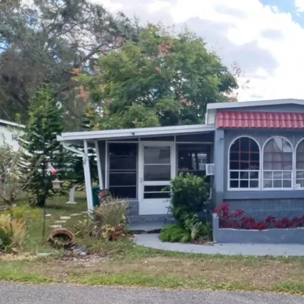 Buy this 2 bed house on 99 Currin Boulevard in Mount Dora, FL 32757