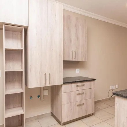 Rent this 2 bed apartment on Great Lengths Hair Extensions in Surrey Avenue, Robin Acres