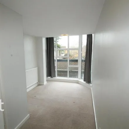 Image 4 - Great Hollands Road, Easthampstead, RG12 8QH, United Kingdom - Apartment for rent
