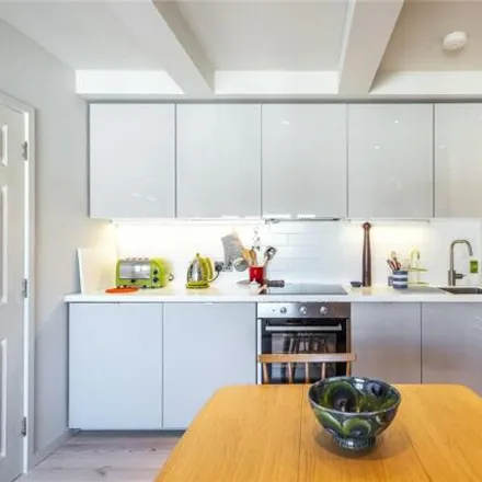 Image 5 - 38 Regent's Park Road, Primrose Hill, London, NW1 7SY, United Kingdom - Apartment for sale