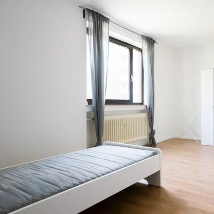 Image 2 - Kölner Landstraße 360, 40589 Dusseldorf, Germany - Room for rent