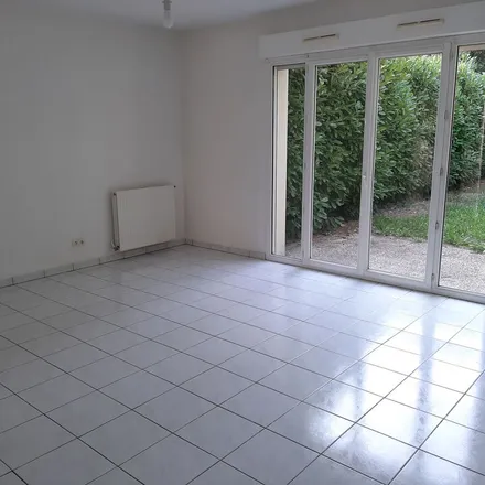 Rent this 3 bed apartment on 208 Rue Camille Godard in 33000 Bordeaux, France