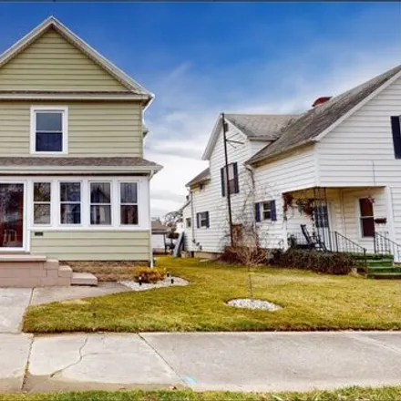 Buy this 4 bed house on 7 East Tiffin Street in Willard, Huron County