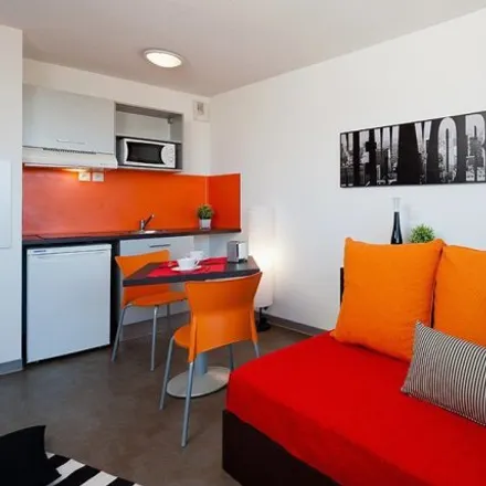 Rent this studio room on Talence